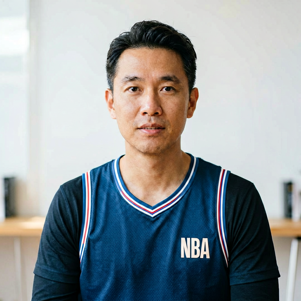 篮球专题访谈画面，呈现职业篮球领域的深度交流